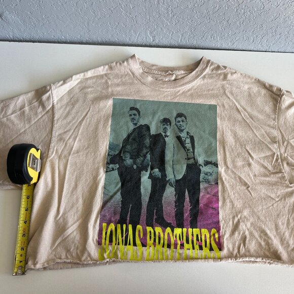 Urban Outfitters Jonas Brothers Cropped Graphic T-Shirt - Picture 5 of 5
